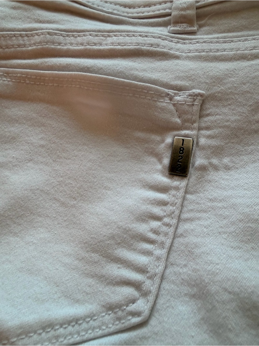 1822 Denim Classic White Women's Shorts - Picture 5 of 6